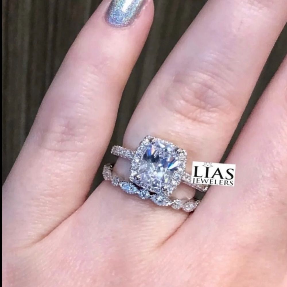 New 18k white gold wedding ring set
